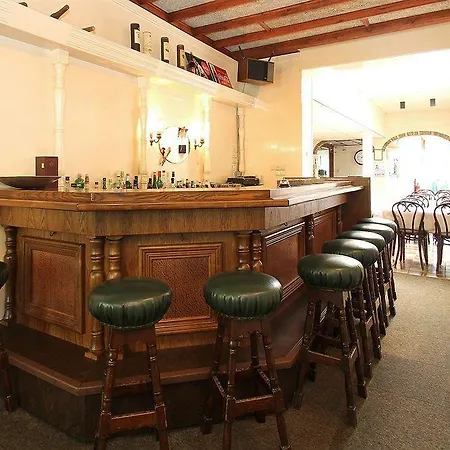 De Wilde Kriek - Before De Karsteboom Hotel
